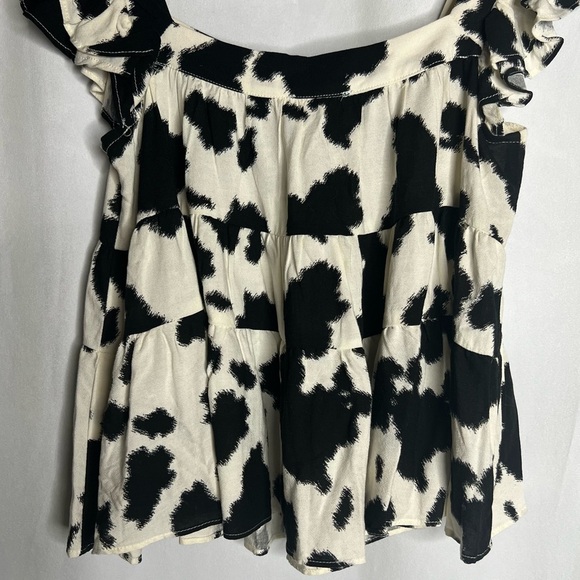 NWT Francesca’s Lilian Cow-print Blouse Size Small Black &White short sleeve Top - Picture 10 of 11